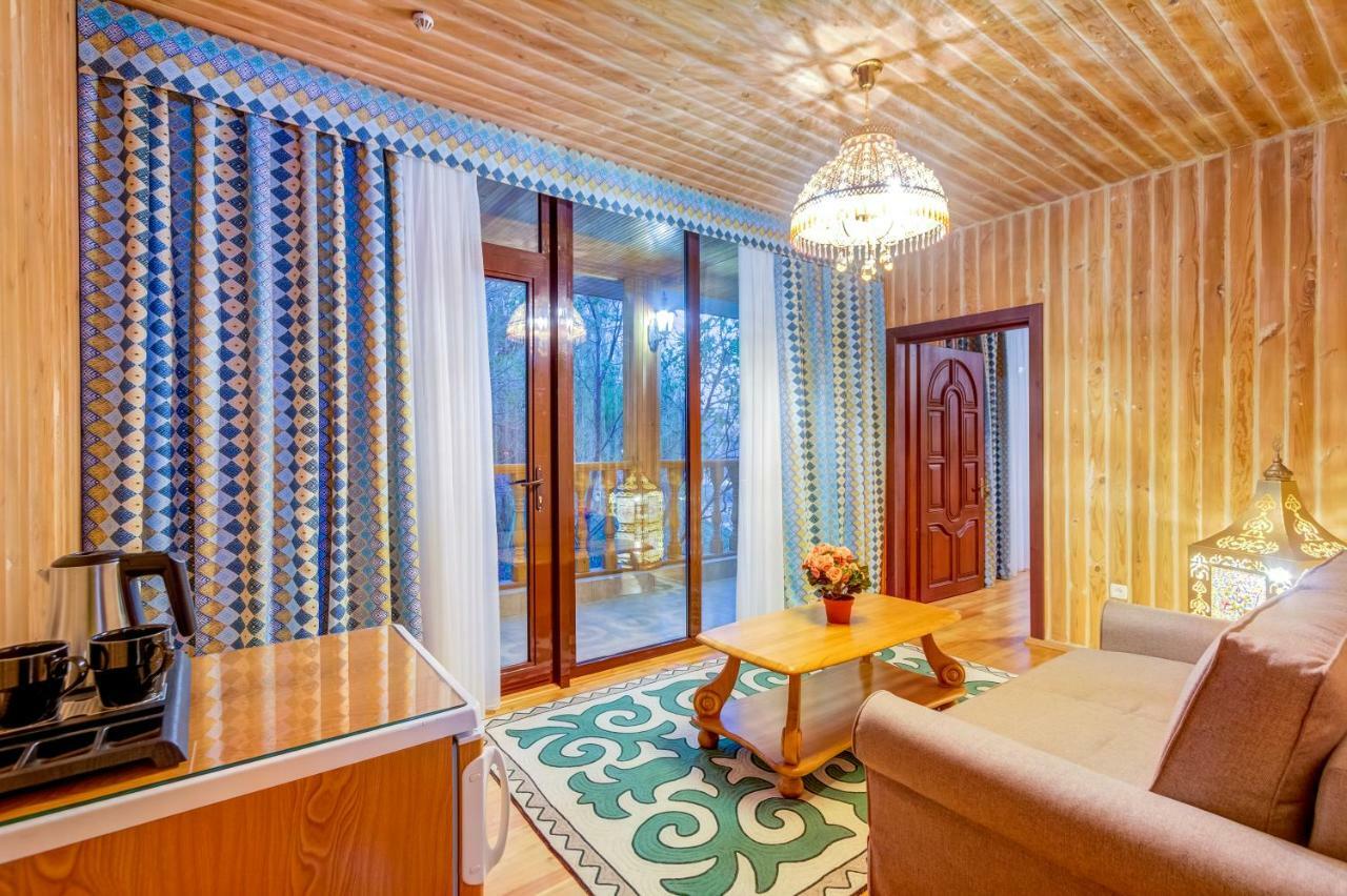 Navat Hotel Bishkek Bagian luar foto