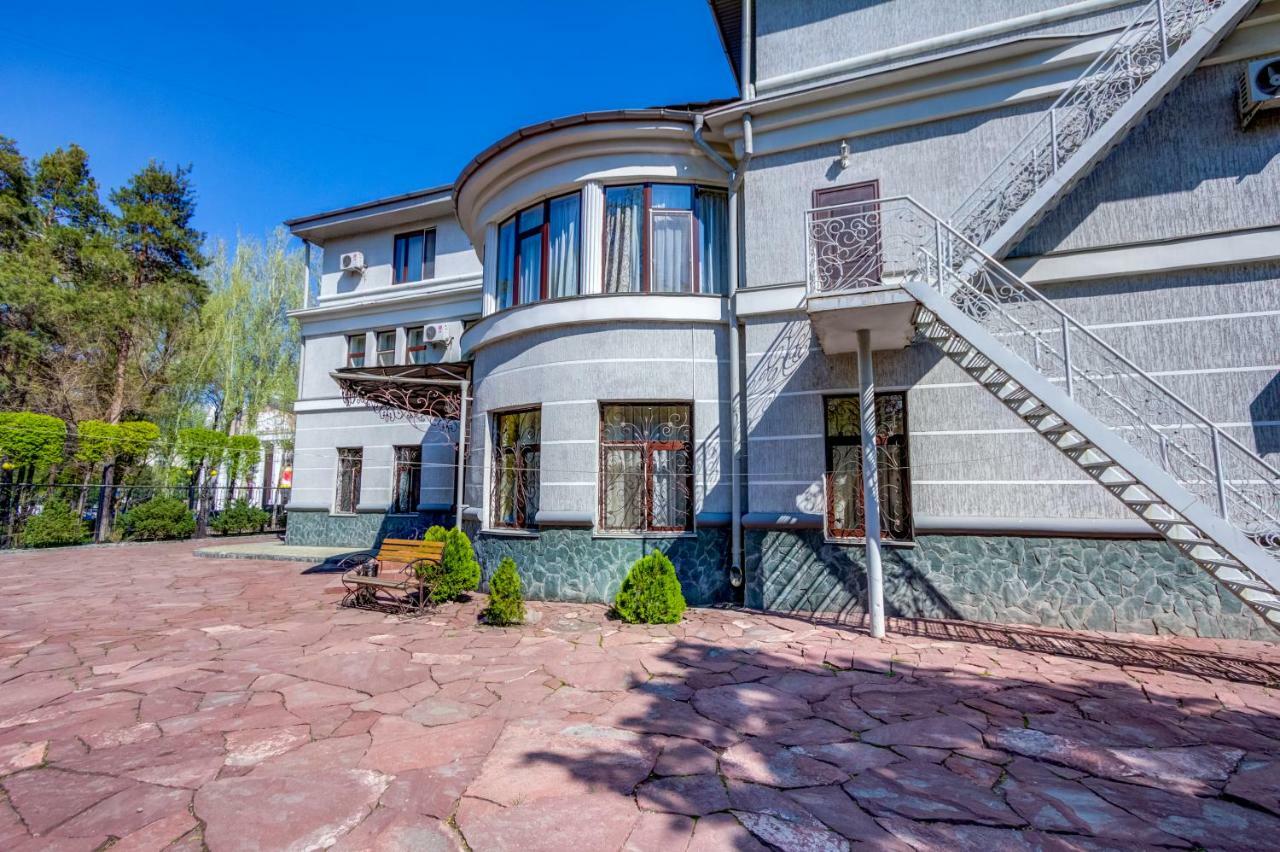 Navat Hotel Bishkek Bagian luar foto