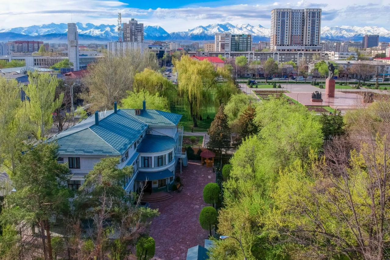 Navat Hotel Bishkek Bagian luar foto