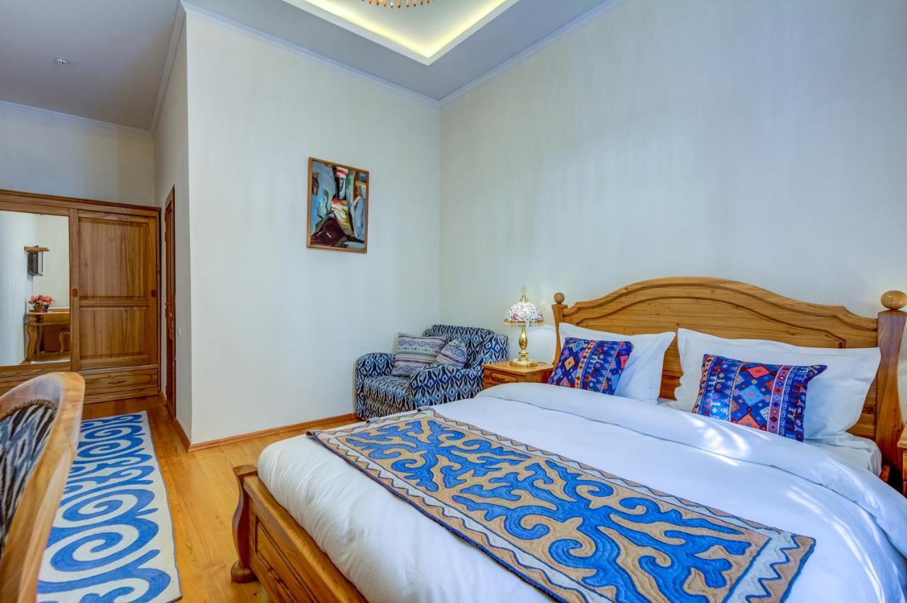 Navat Hotel Bishkek Bagian luar foto