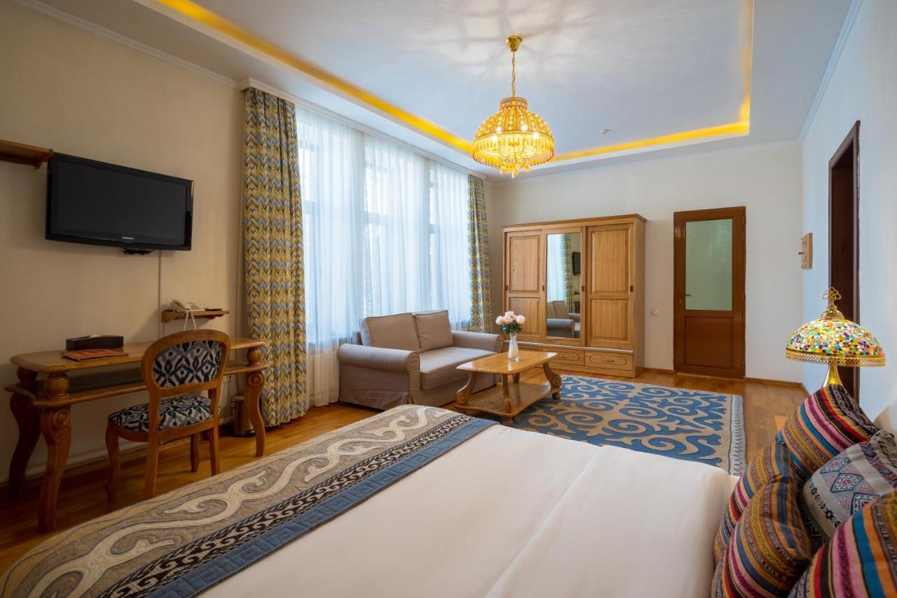 Navat Hotel Bishkek Bagian luar foto