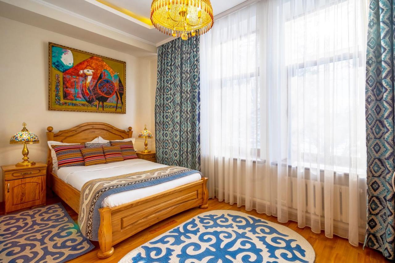 Navat Hotel Bishkek Bagian luar foto