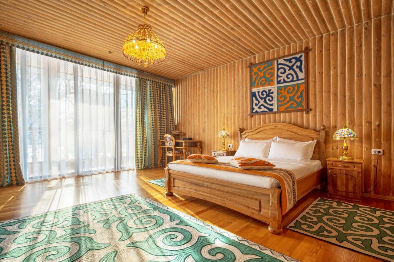 Navat Hotel Bishkek Bagian luar foto