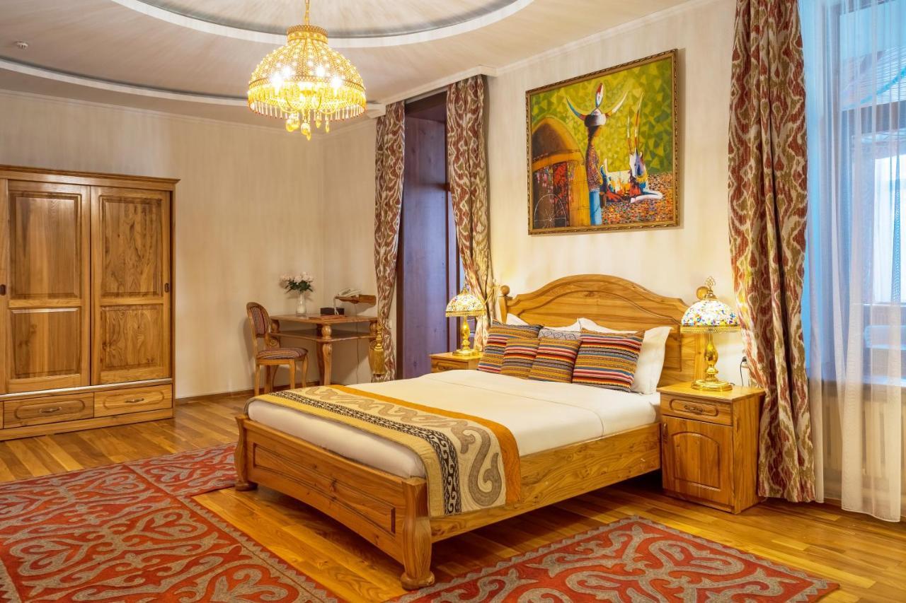 Navat Hotel Bishkek Bagian luar foto