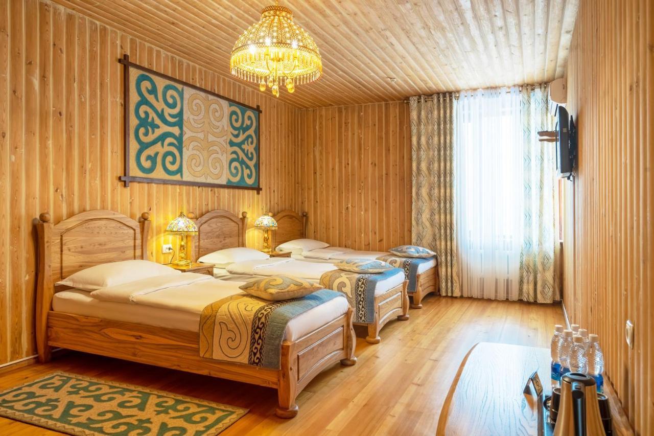 Navat Hotel Bishkek Bagian luar foto